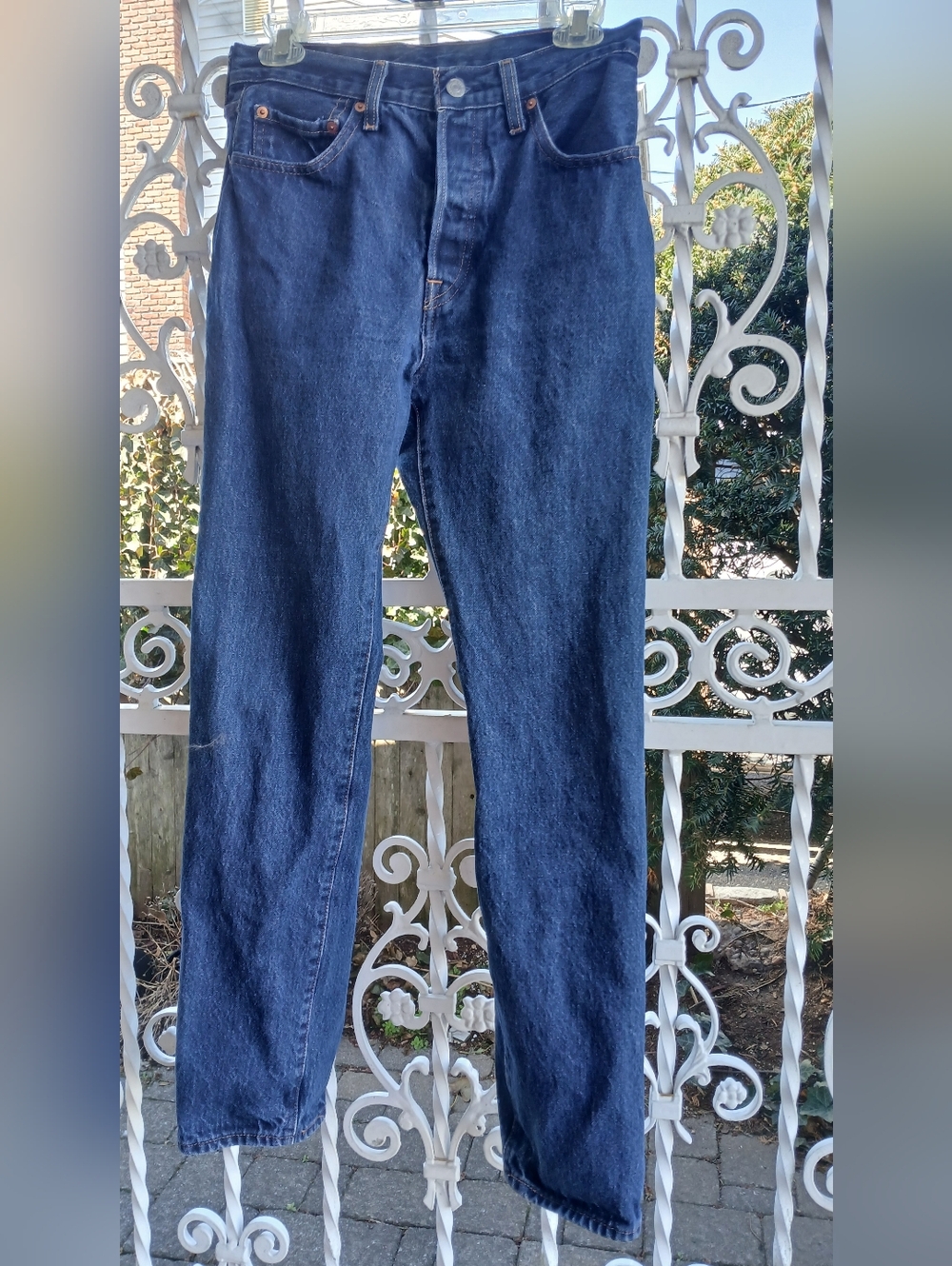 Classic Levi's 501 Jeans - Casual Straight Fit W 28  L 30